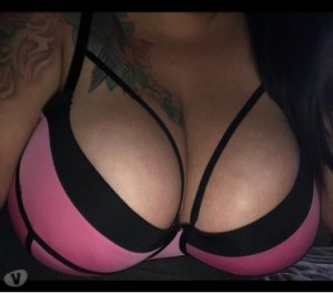 Zeynabou independent escorts in Minneola, FL