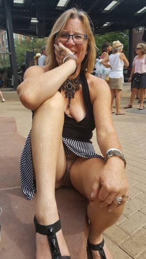 Giulia massage érotique Pithiviers, 45